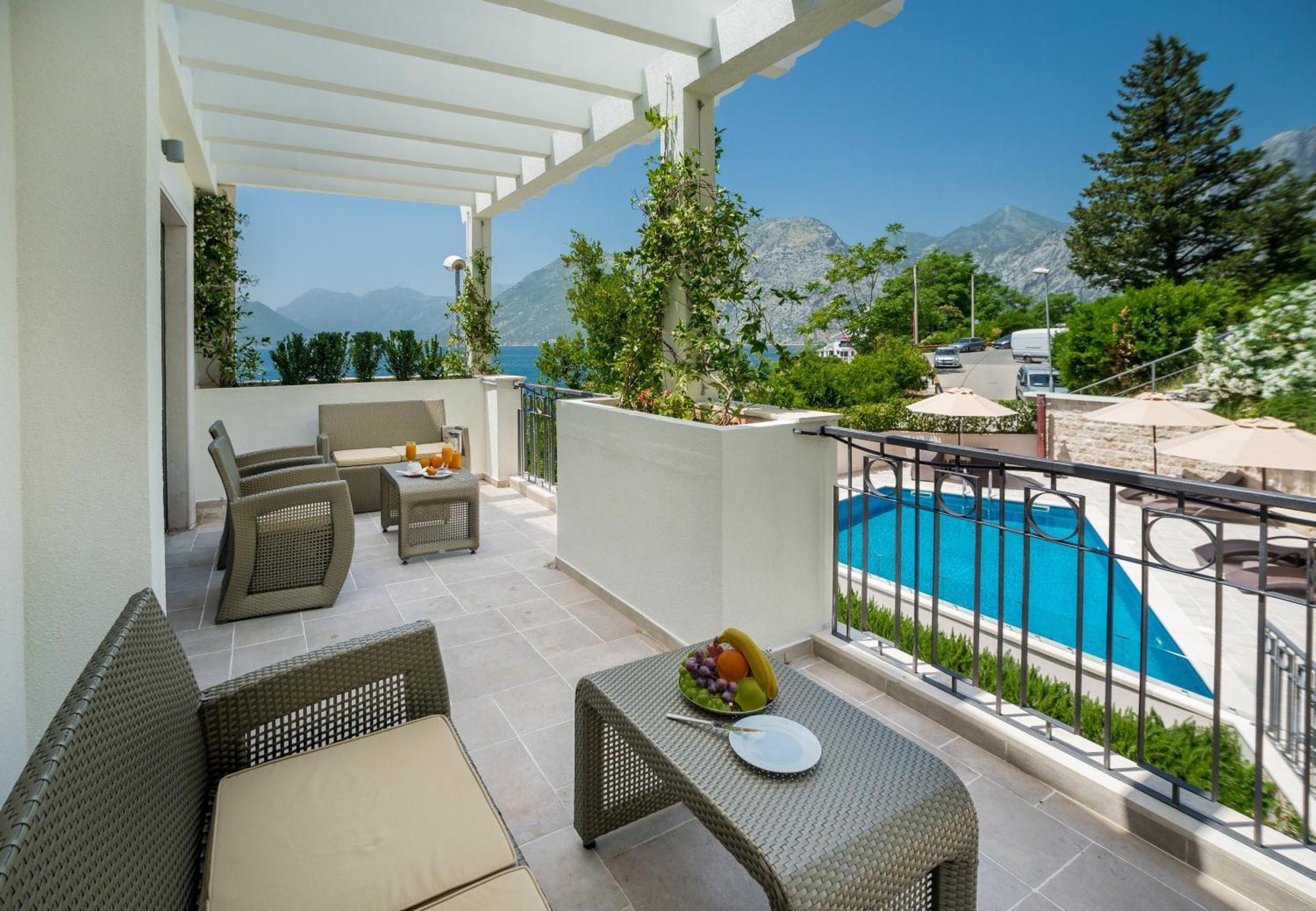 Hotel Palazzo Del Mare - Essenza Котор Екстериор снимка